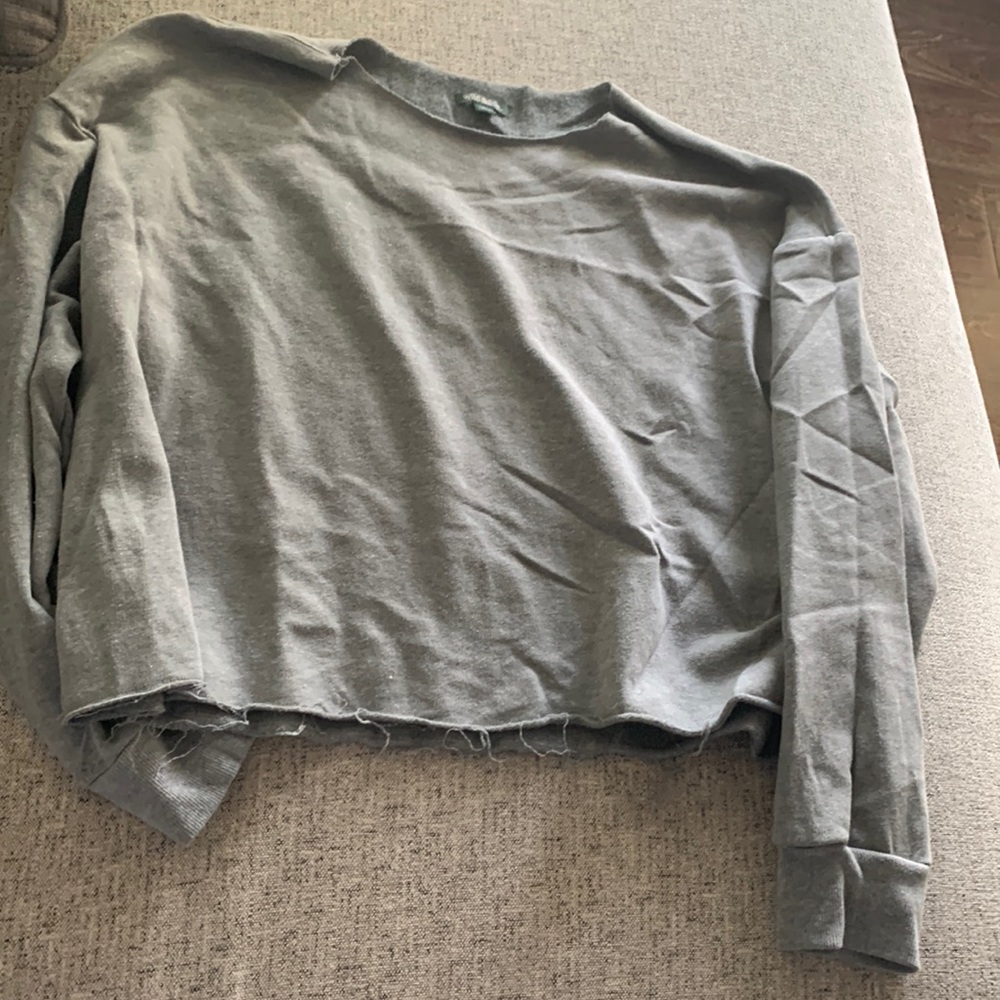 Cropped grey sweatshirt with distressed hem